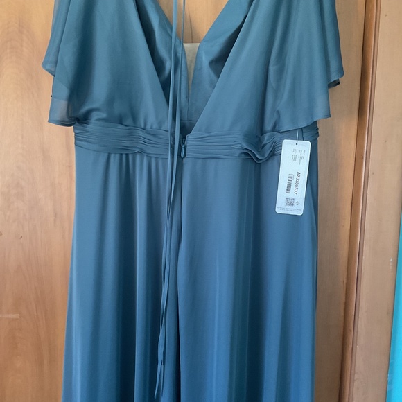 Gown - Picture 2 of 4